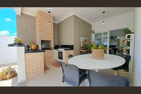 Casa à venda com 218m², 3 quartos e 5 vagas