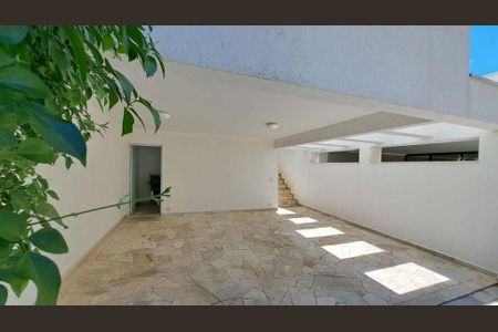 Casa à venda com 218m², 3 quartos e 5 vagas
