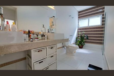 Casa à venda com 218m², 3 quartos e 5 vagas