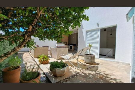 Casa à venda com 218m², 3 quartos e 5 vagas