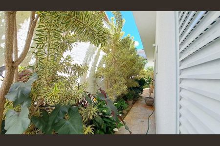 Casa à venda com 218m², 3 quartos e 5 vagas