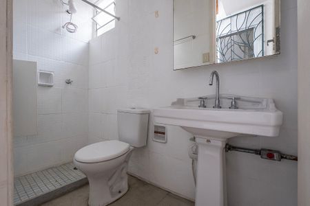 Banheiro de casa para alugar com 1 quarto, 65m² em Vila Madalena, São Paulo