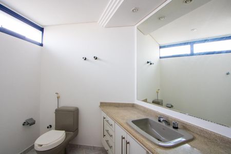Apartamento à venda com 260m², 4 quartos e 4 vagas Apartamento à venda com 260m², 4 quartos e 4 vagasBanheiro do quarto 2