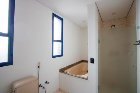 Apartamento à venda com 260m², 4 quartos e 4 vagas Apartamento à venda com 260m², 4 quartos e 4 vagasBanheiro do quarto 1