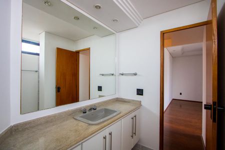 Apartamento à venda com 260m², 4 quartos e 4 vagas Apartamento à venda com 260m², 4 quartos e 4 vagasBanheiro do quarto 2