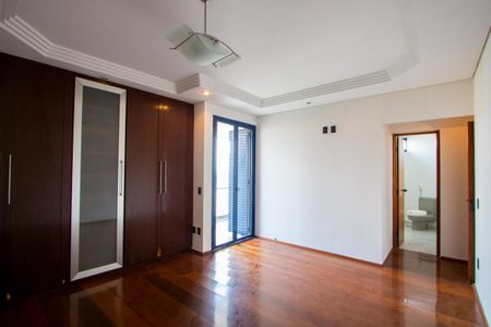 Apartamento à venda com 260m², 4 quartos e 4 vagas Apartamento à venda com 260m², 4 quartos e 4 vagasQuarto 2 - Suíte