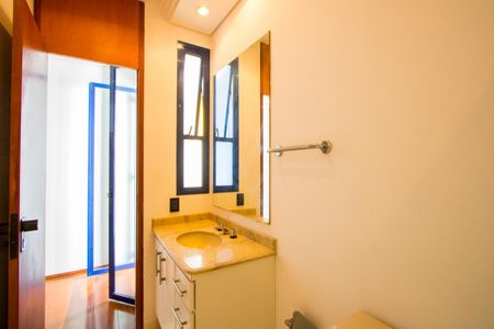 Apartamento à venda com 260m², 4 quartos e 4 vagas Apartamento à venda com 260m², 4 quartos e 4 vagasBanheiro do quarto 3