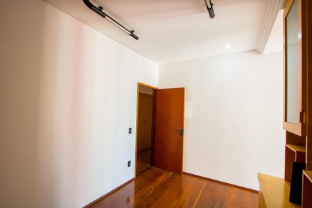 Apartamento à venda com 260m², 4 quartos e 4 vagas Apartamento à venda com 260m², 4 quartos e 4 vagasQuarto 3 - Suíte