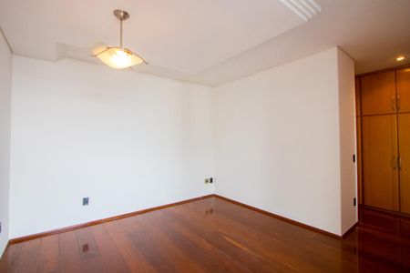 Apartamento à venda com 260m², 4 quartos e 4 vagas Apartamento à venda com 260m², 4 quartos e 4 vagasQuarto 1 - Suíte