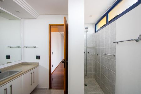 Apartamento à venda com 260m², 4 quartos e 4 vagas Apartamento à venda com 260m², 4 quartos e 4 vagasBanheiro do quarto 2