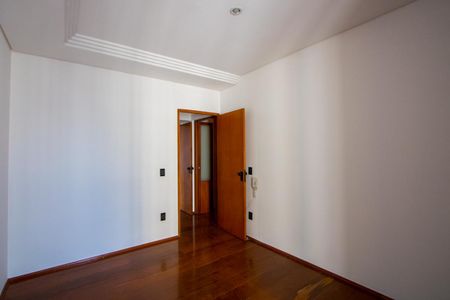 Apartamento à venda com 260m², 4 quartos e 4 vagas Apartamento à venda com 260m², 4 quartos e 4 vagasQuarto 4