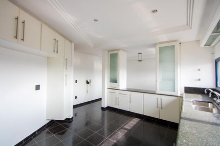 Apartamento à venda com 260m², 4 quartos e 4 vagas Apartamento à venda com 260m², 4 quartos e 4 vagasCozinha