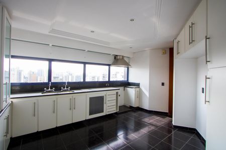 Apartamento à venda com 260m², 4 quartos e 4 vagas Apartamento à venda com 260m², 4 quartos e 4 vagasCozinha