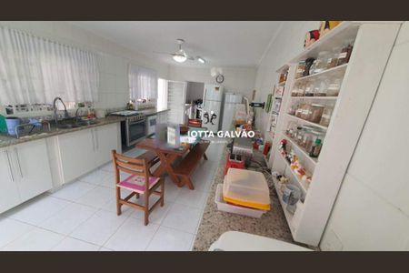 Casa à venda com 297m², 4 quartos e 5 vagas