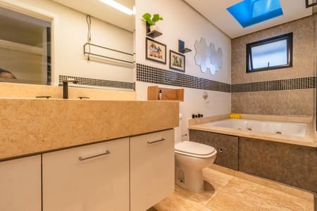 Apartamento para alugar com 177m², 3 quartos e 3 vagas Apartamento para alugar com 177m², 3 quartos e 3 vagasBanheiro da Suíte 2