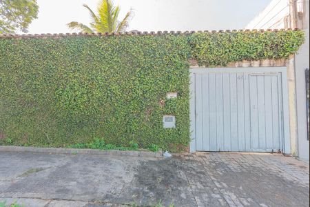 Casa para alugar com 320m², 2 quartos e 8 vagas Casa para alugar com 320m², 2 quartos e 8 vagasFachada