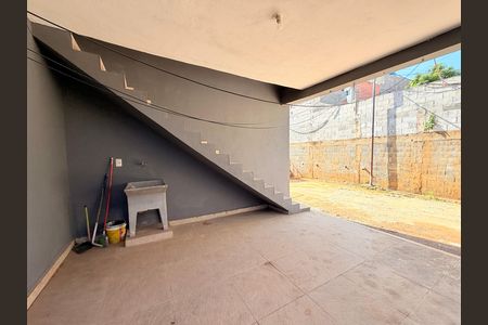 Casa para alugar com 70m², 2 quartos e 1 vagaÁrea de Serviço