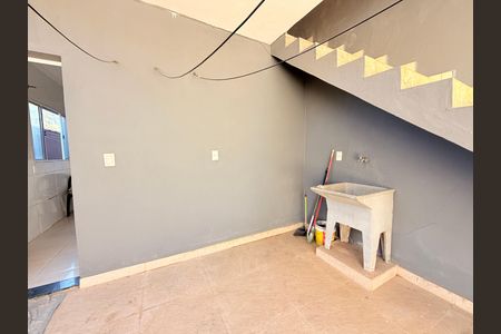 Casa para alugar com 70m², 2 quartos e 1 vagaÁrea de Serviço