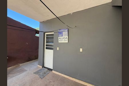 Casa para alugar com 70m², 2 quartos e 1 vagaPlaquinha instalada COD CEQH-23 e fachada