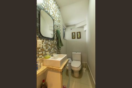Casa de condomínio à venda com 134m², 3 quartos e 2 vagasLavabo
