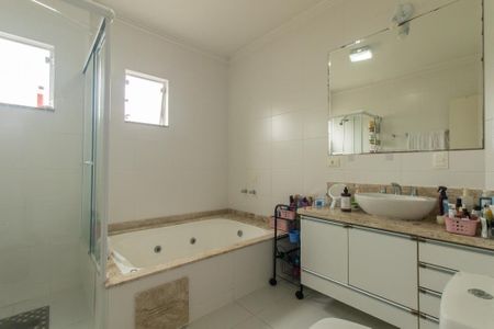 Casa de condomínio à venda com 134m², 3 quartos e 2 vagasBanheiro da Suite