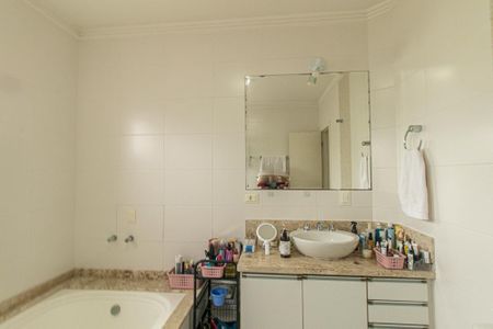 Casa de condomínio à venda com 134m², 3 quartos e 2 vagasBanheiro da Suite