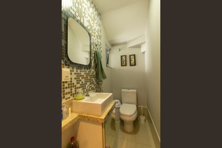 Casa de condomínio à venda com 134m², 3 quartos e 2 vagasLavabo