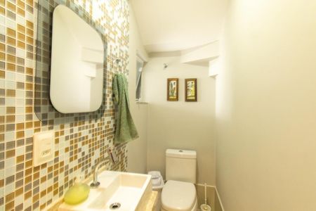 Casa de condomínio à venda com 134m², 3 quartos e 2 vagasLavabo