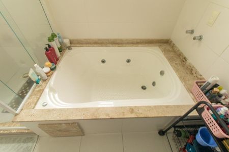 Casa de condomínio à venda com 134m², 3 quartos e 2 vagasBanheiro da Suite