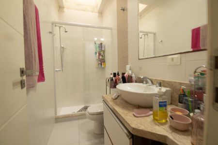Casa de condomínio à venda com 134m², 3 quartos e 2 vagasBanheiro Social
