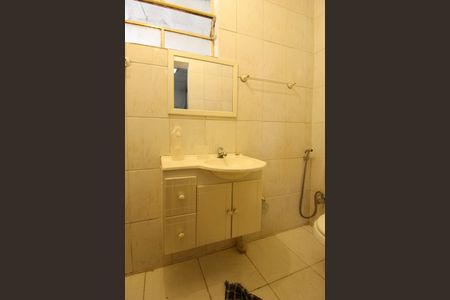 Casa à venda com 120m², 4 quartos e 2 vagasBanheiro Suíte 