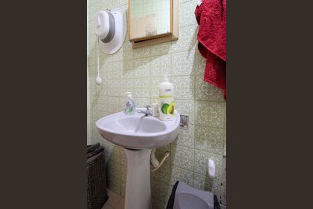 Casa à venda com 120m², 4 quartos e 2 vagasBanheiro