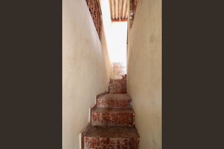 Casa à venda com 120m², 4 quartos e 2 vagasEscada de serviço 