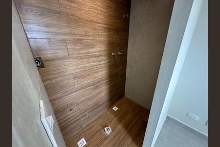 Apartamento para alugar com 56m², 2 quartos e 1 vaga Apartamento para alugar com 56m², 2 quartos e 1 vagaBanheiro da Suíte 1