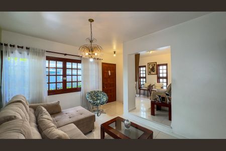 Casa à venda com 206m², 3 quartos e 2 vagas Casa à venda com 206m², 3 quartos e 2 vagasSala