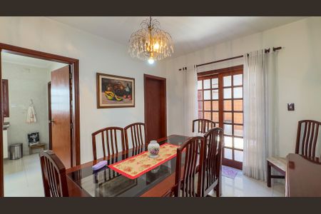 Casa à venda com 206m², 3 quartos e 2 vagas Casa à venda com 206m², 3 quartos e 2 vagasSala