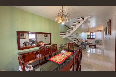 Casa à venda com 206m², 3 quartos e 2 vagas Casa à venda com 206m², 3 quartos e 2 vagasSala