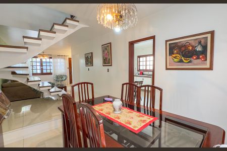 Casa à venda com 206m², 3 quartos e 2 vagas Casa à venda com 206m², 3 quartos e 2 vagasSala