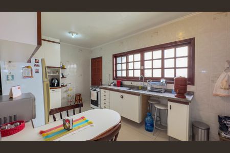 Casa à venda com 206m², 3 quartos e 2 vagas Casa à venda com 206m², 3 quartos e 2 vagasCozinha