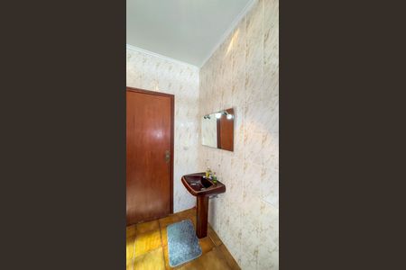 Casa à venda com 206m², 3 quartos e 2 vagas Casa à venda com 206m², 3 quartos e 2 vagasBanheiro