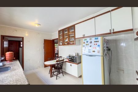 Casa à venda com 206m², 3 quartos e 2 vagas Casa à venda com 206m², 3 quartos e 2 vagasCozinha