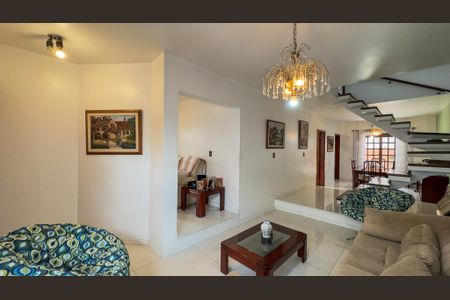 Casa à venda com 206m², 3 quartos e 2 vagas Casa à venda com 206m², 3 quartos e 2 vagasSala