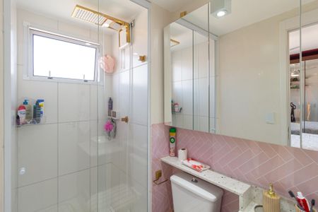 Banheiro  de apartamento para alugar com 1 quarto, 29m² em Chacara Santa Lucia, Carapicuíba