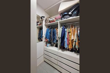 Apartamento à venda com 65m², 2 quartos e 1 vagaCloset do quarto 2