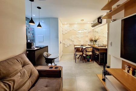 Sala de apartamento para alugar com 2 quartos, 65m² em Maria Paula, Niterói