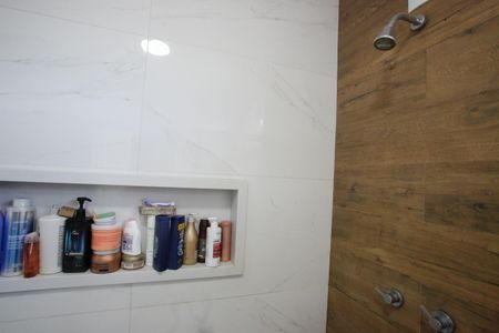 Casa de condomínio à venda com 400m², 4 quartos e 6 vagasBanheiro da Suíte 1