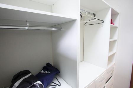 Casa de condomínio à venda com 400m², 4 quartos e 6 vagasCloset da Suíte 3