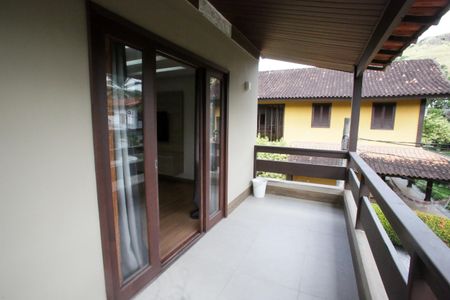 Casa de condomínio à venda com 400m², 4 quartos e 6 vagasVaranda da Suíte 1