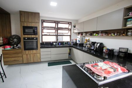 Casa de condomínio à venda com 400m², 4 quartos e 6 vagasCozinha