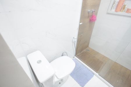Casa de condomínio à venda com 400m², 4 quartos e 6 vagasBanheiro da Suíte 2